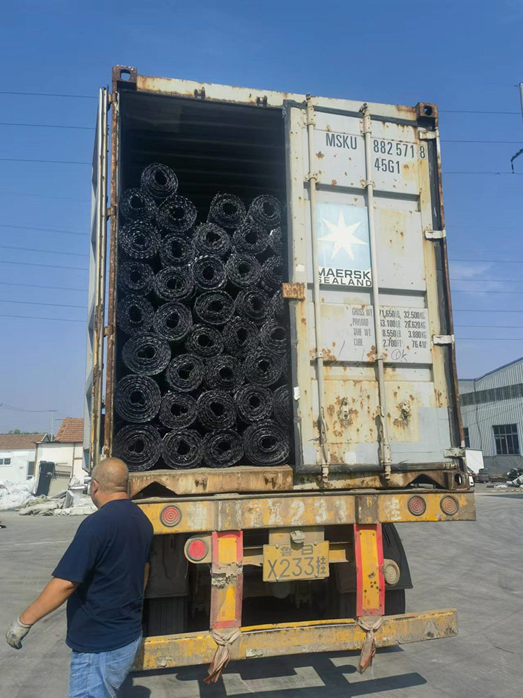 Geogrids and geotextiles have been shipped. Geogrids and geotextiles have been shipped.